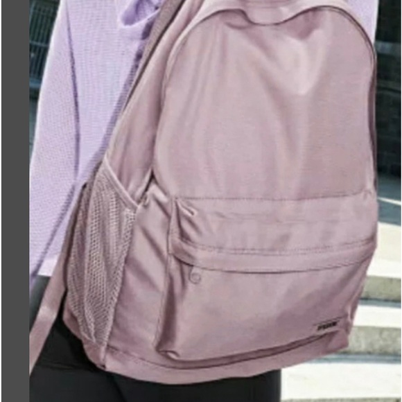 Vs carry-on suitcase slippers backpack keychain 2 bags/ totes NO EXTRA BAGS!!! - Picture 8 of 14